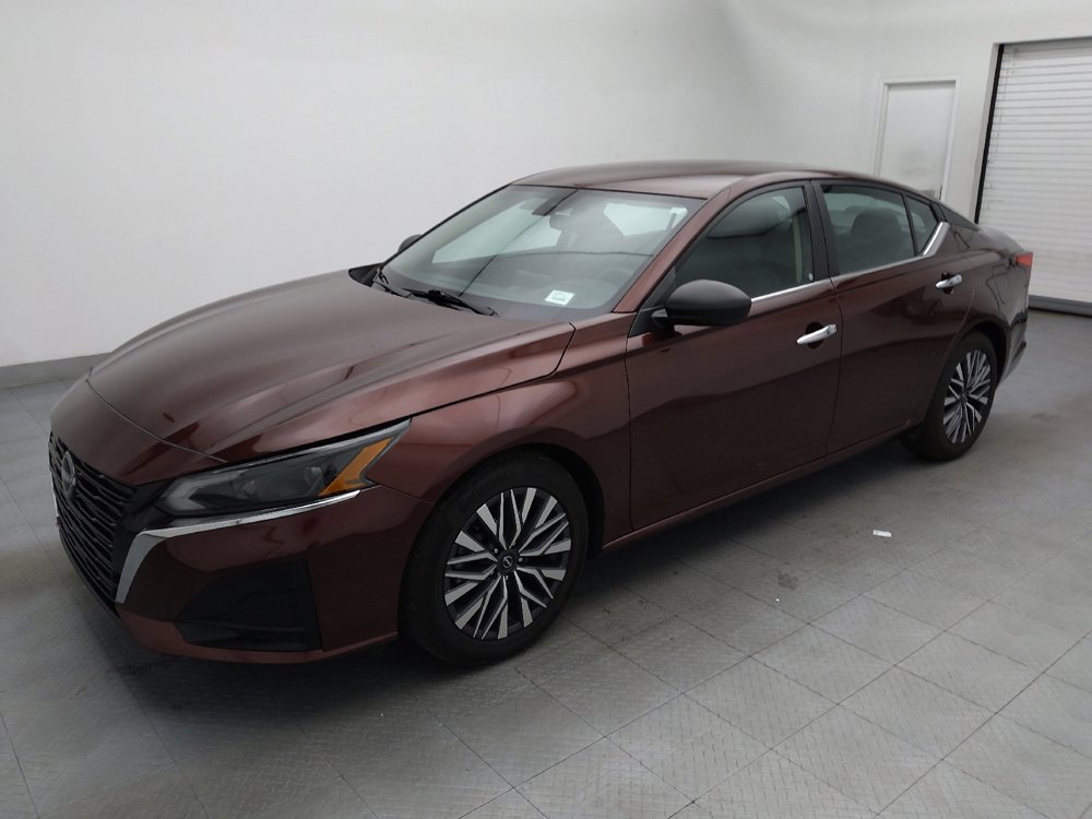 Used 2024 Nissan Altima 2.5 SV image 2