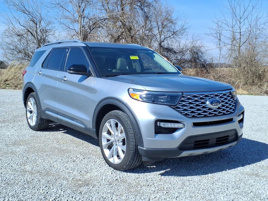 Used 2022 Ford Explorer Platinum w/ Premium Technology Package image 2