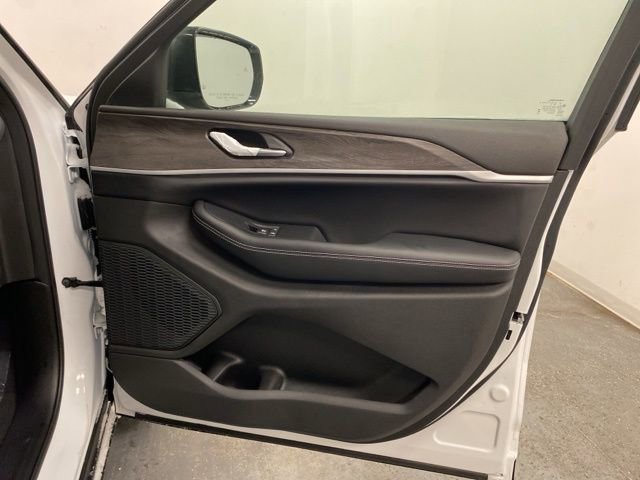 New 2025 Jeep Grand Cherokee L Limited image 30