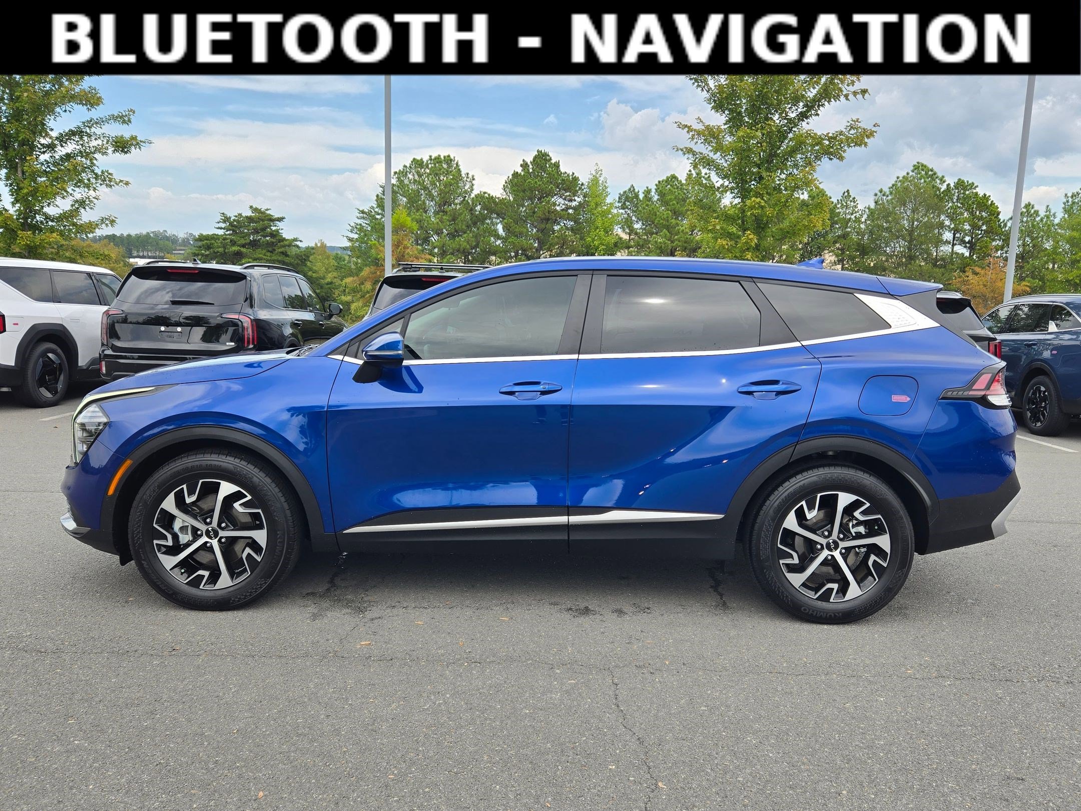 Used 2025 Kia Sportage EX image 4