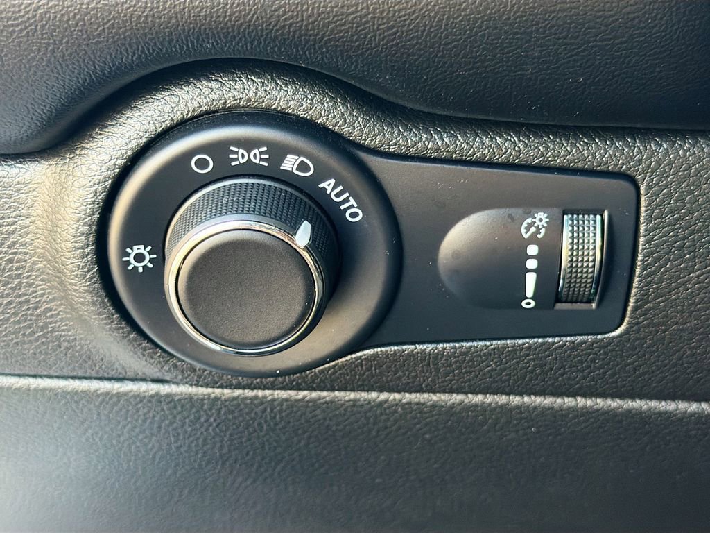 Used 2024 Dodge Durango GT image 32