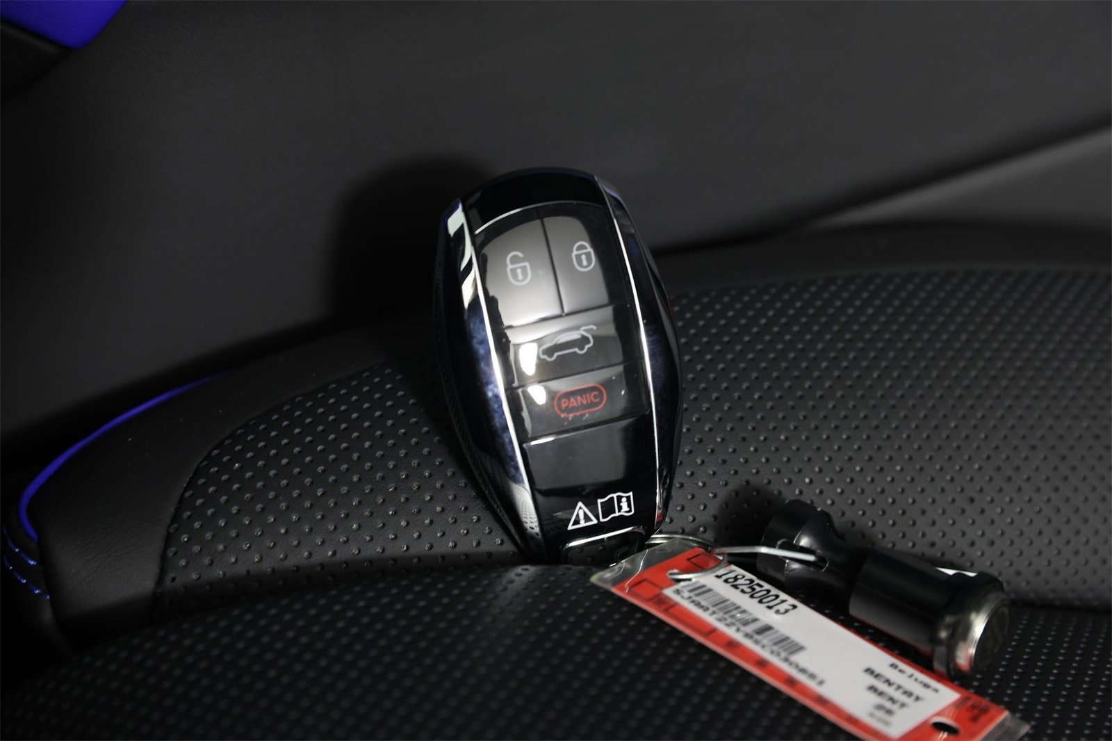 New 2025 Bentley Bentayga image 33