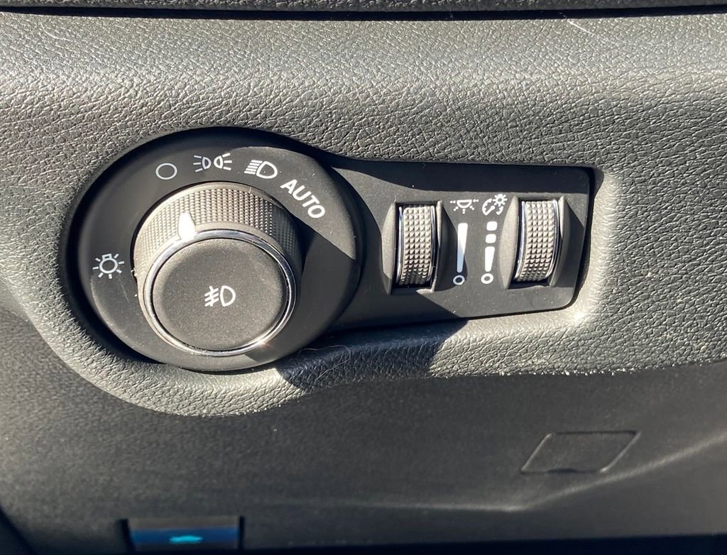 New 2026 Chrysler Pacifica Select image 15