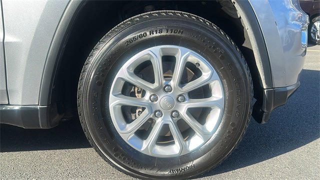 Used 2021 Jeep Grand Cherokee Laredo w/ Security & Convenience Group image 9