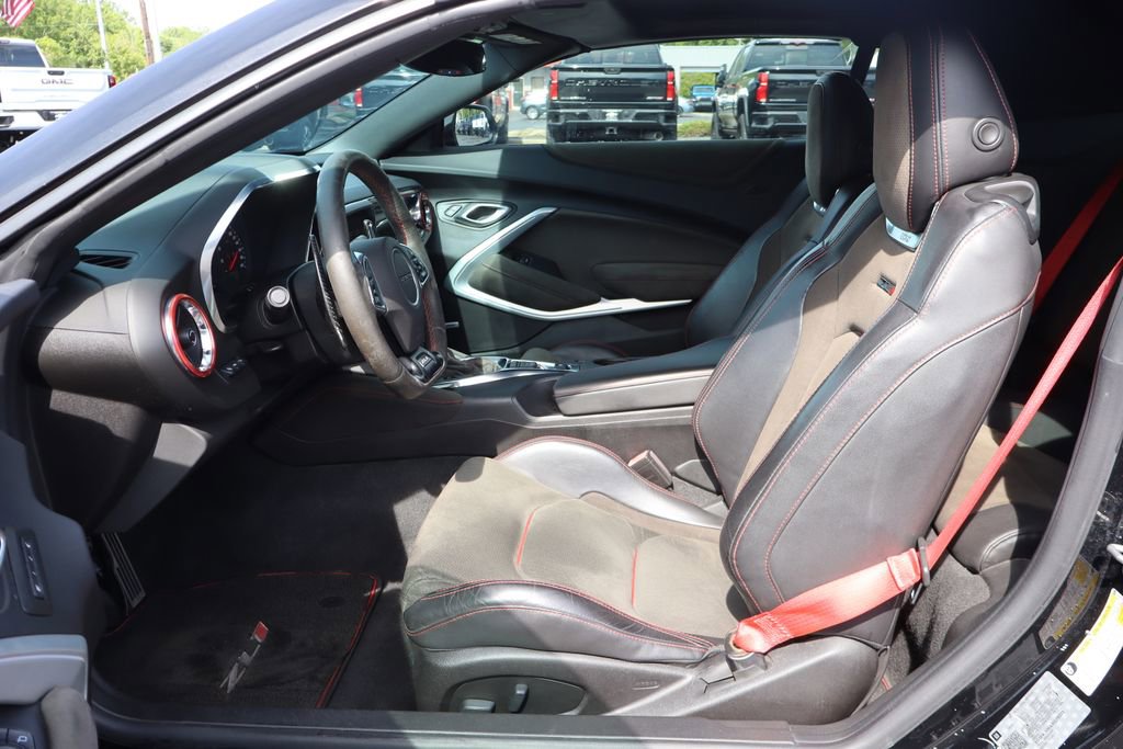 Used 2018 Chevrolet Camaro ZL1 RWD image 4