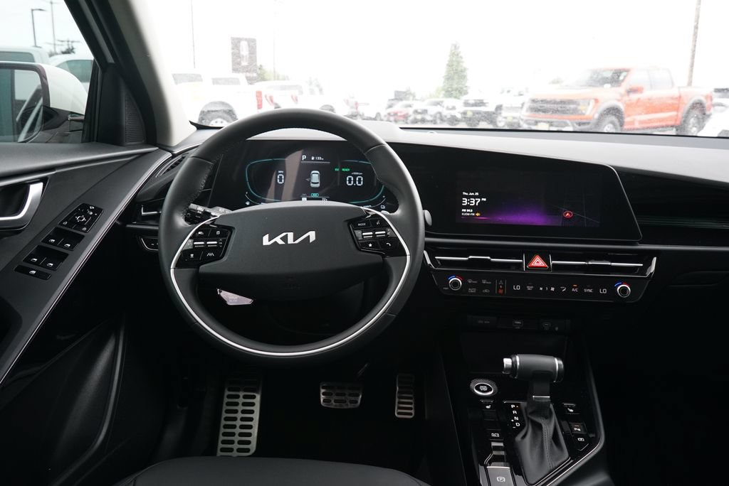 Used 2025 Kia Niro EX Touring FWD image 10