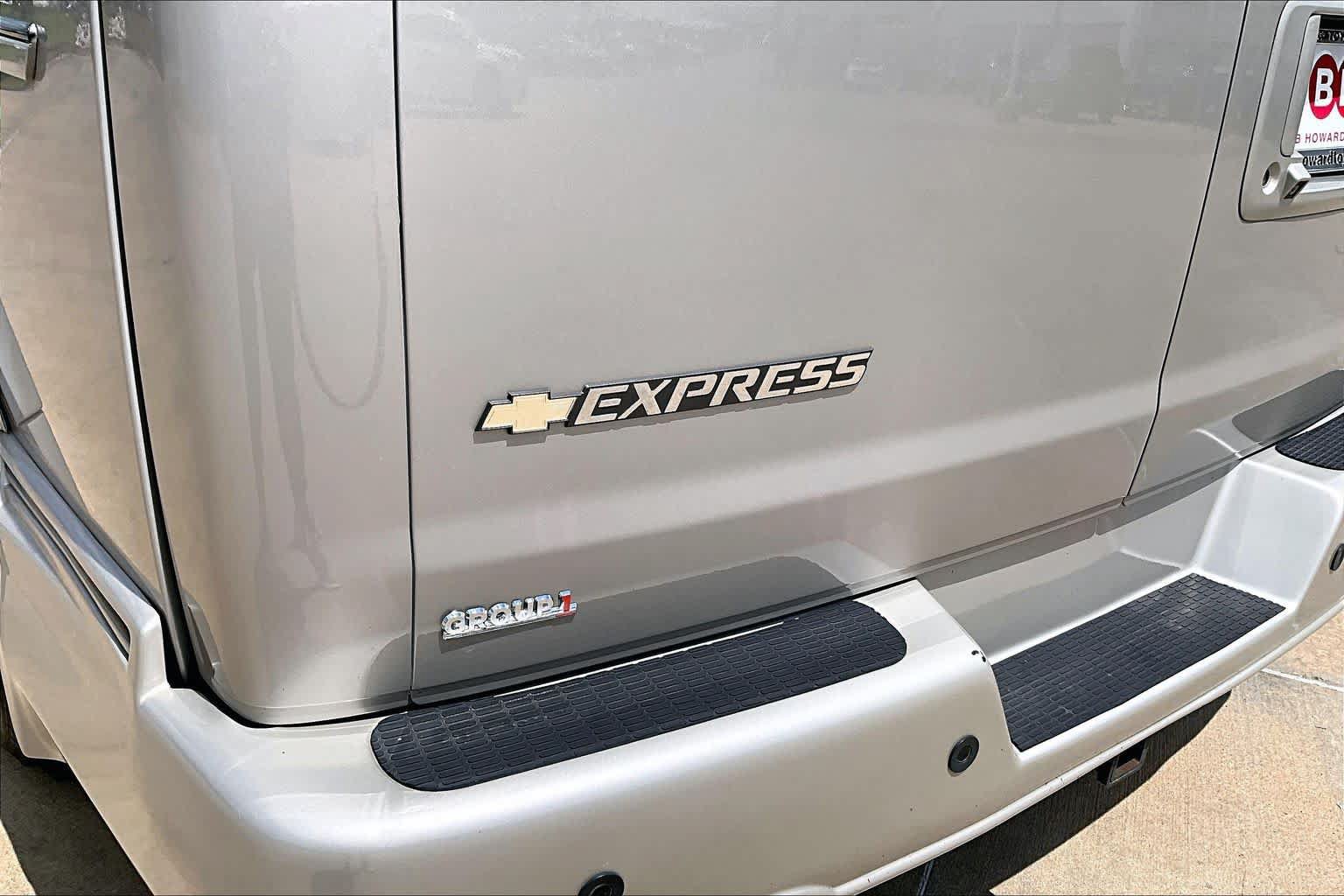 Used 2022 Chevrolet Express 2500 w/ Enhanced Convenience Package RWD image 10