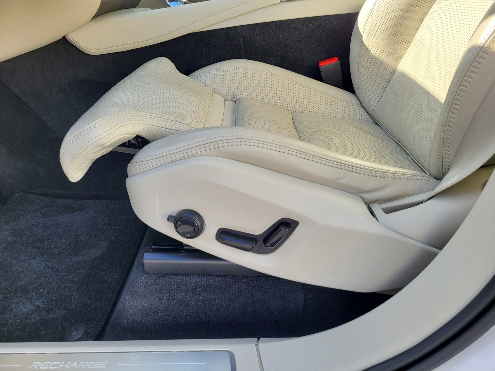 Certified 2023 Volvo XC90 T8 Ultimate w/ Lounge Package AWD/4WD image 10