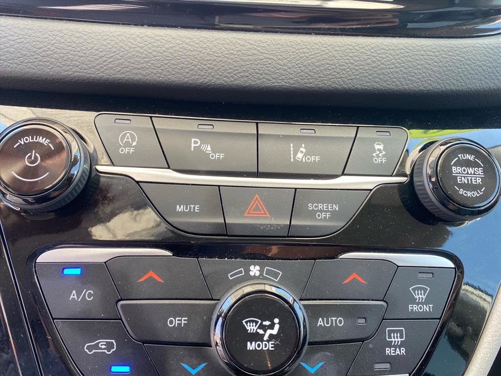 Used 2024 Chrysler Pacifica Touring-L FWD image 13