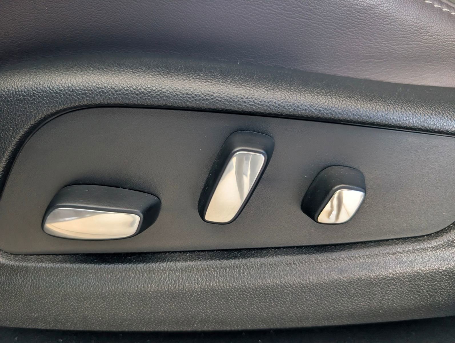 Used 2023 Cadillac XT6 Premium Luxury image 12