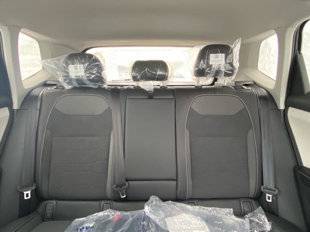 New 2026 Volkswagen Taos SE image 10