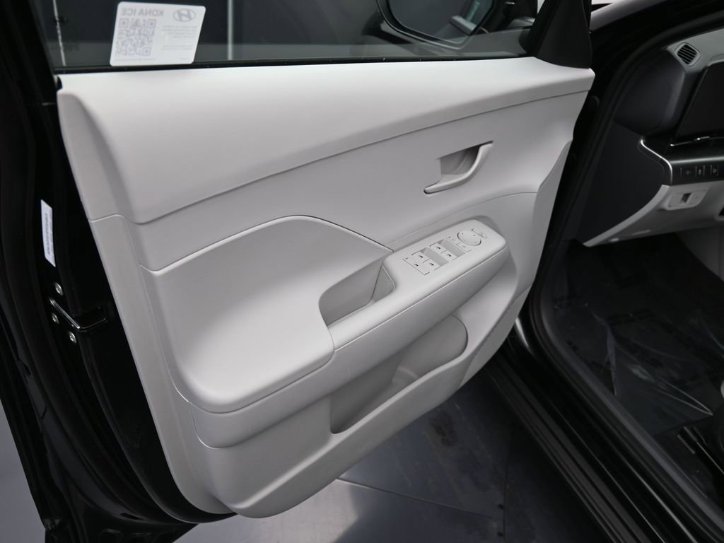 Certified 2025 Hyundai Kona SEL image 13