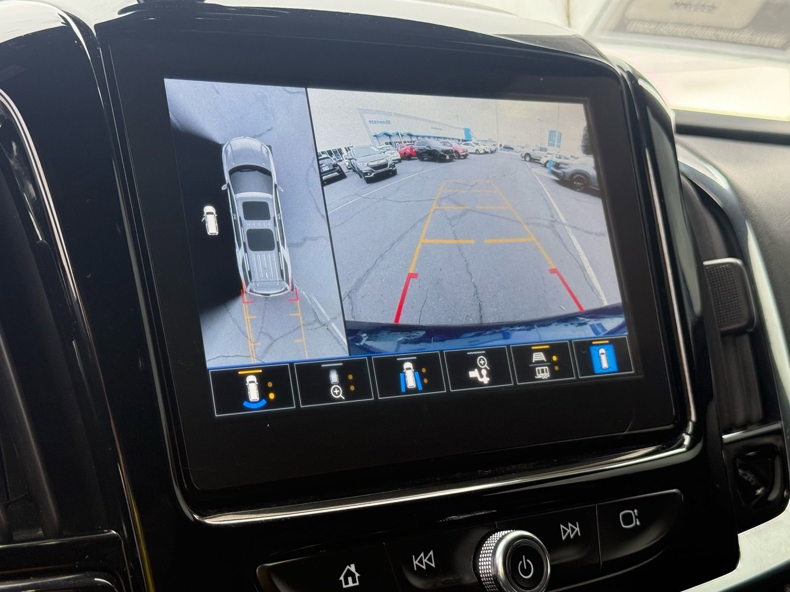 Used 2023 Chevrolet Traverse LT w/ LT Premium Package image 23