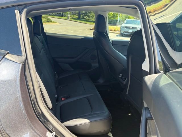 Used 2025 Tesla Model Y Long Range RWD image 28