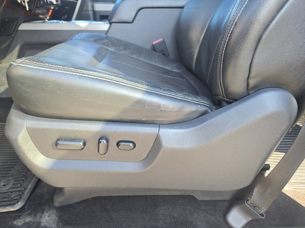 Used 2014 Ford F550 4x4 Crew Cab Super Duty w/ Lariat Interior Package image 18