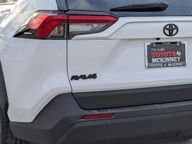 Used 2022 Toyota RAV4 LE image 8