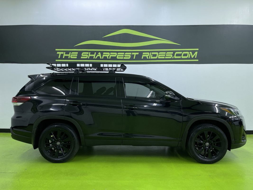 Used 2019 Toyota Highlander SE w/ Nightshade Edition image 11