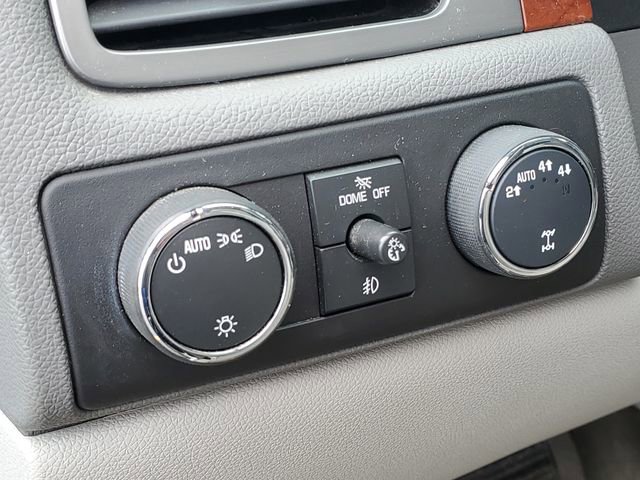 Used 2013 Chevrolet Avalanche LT image 31