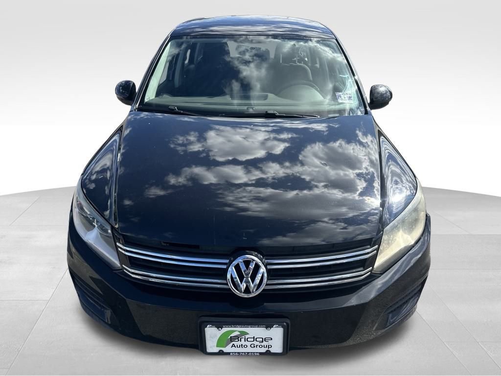 Used 2017 Volkswagen Tiguan S image 2