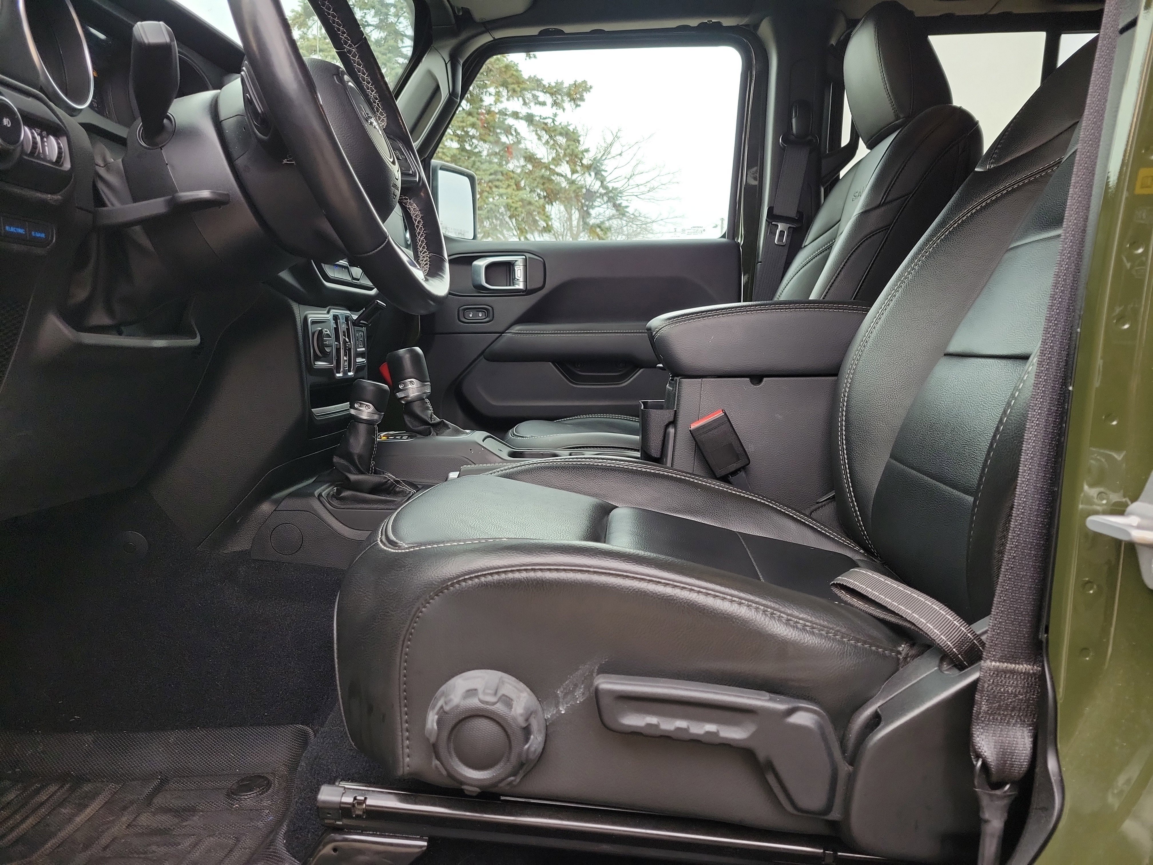 Used 2022 Jeep Wrangler Unlimited Sahara w/ Cold Weather Group image 16