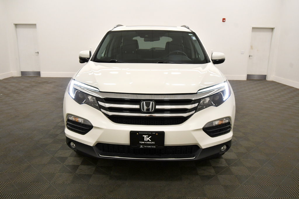 Certified 2017 Honda Pilot Touring image 11