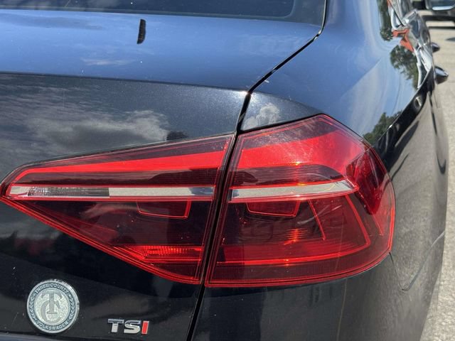 Used 2017 Volkswagen Passat 1.8T SE FWD image 14