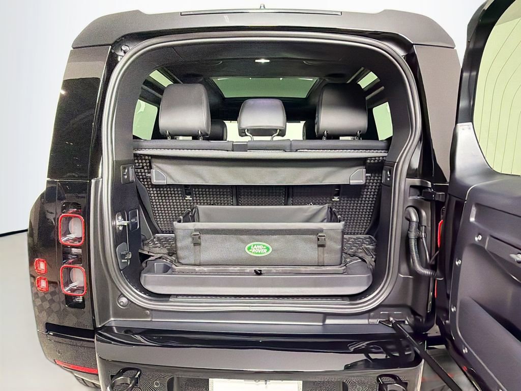 Certified 2025 Land Rover Defender 90 V8 AWD/4WD image 26