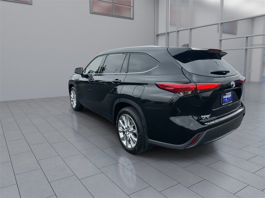 Used 2023 Toyota Highlander Limited image 7
