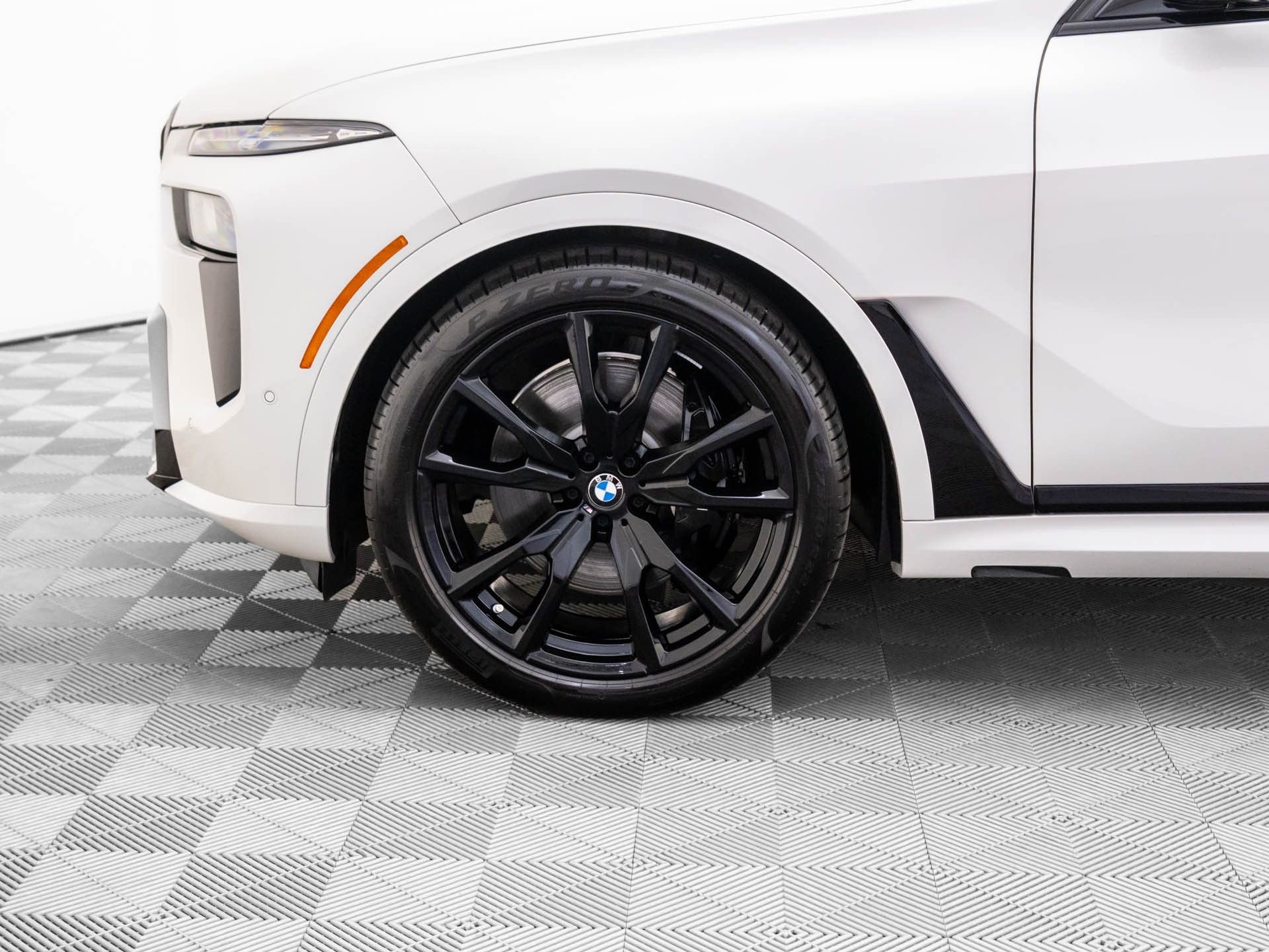 Certified 2025 BMW X7 M60i image 38