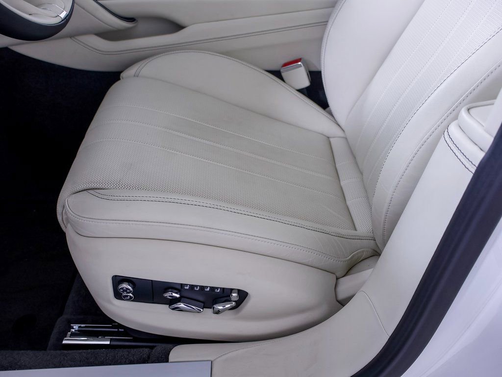 Used 2024 Bentley Flying Spur V8 image 13