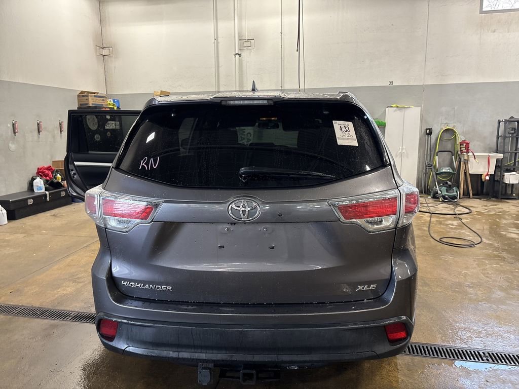 Used 2015 Toyota Highlander XLE image 3