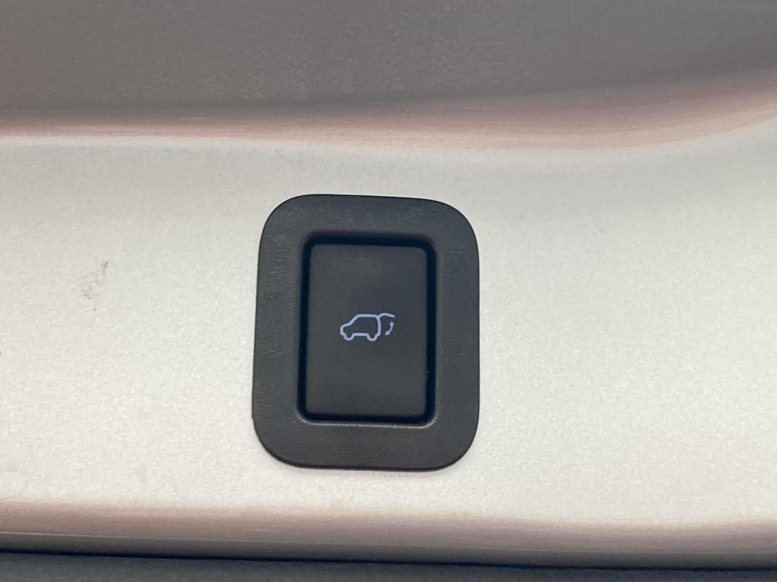 Used 2018 Toyota Highlander XLE w/ Protection Package #3 AWD/4WD image 18