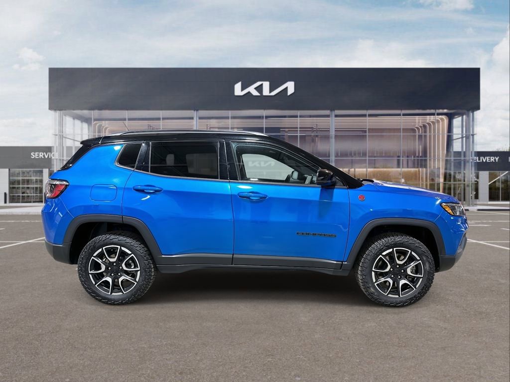 Used 2024 Jeep Compass Trailhawk image 9