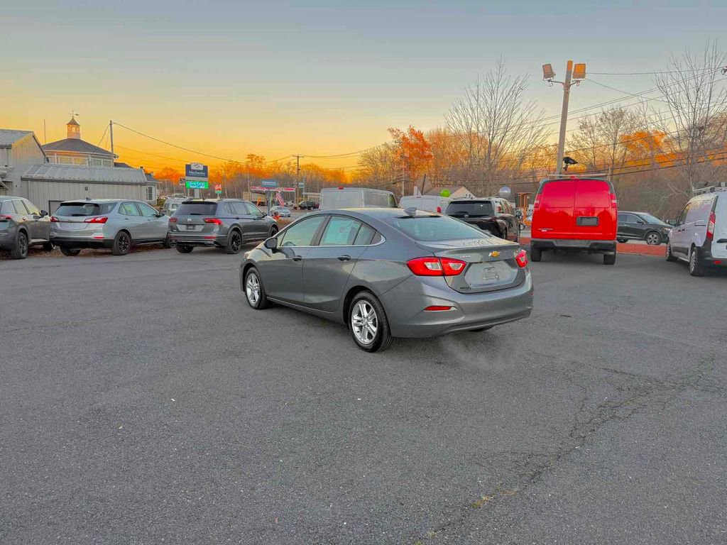Used 2018 Chevrolet Cruze LT w/ Convenience Package image 5