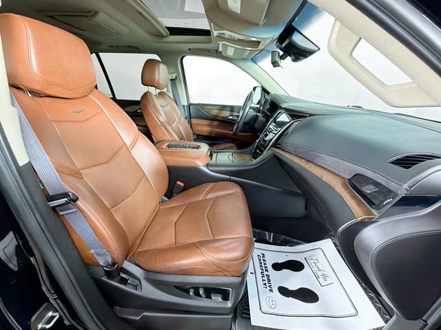 Used 2017 Cadillac Escalade Premium Luxury AWD/4WD image 32