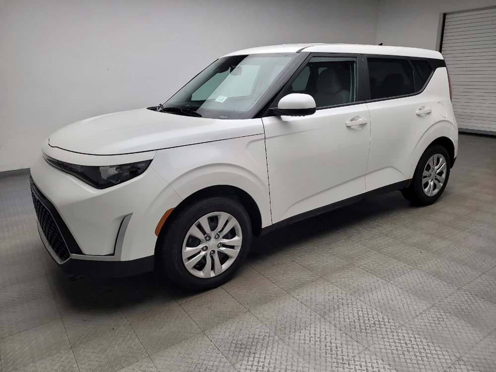 Used 2025 Kia Soul LX image 2