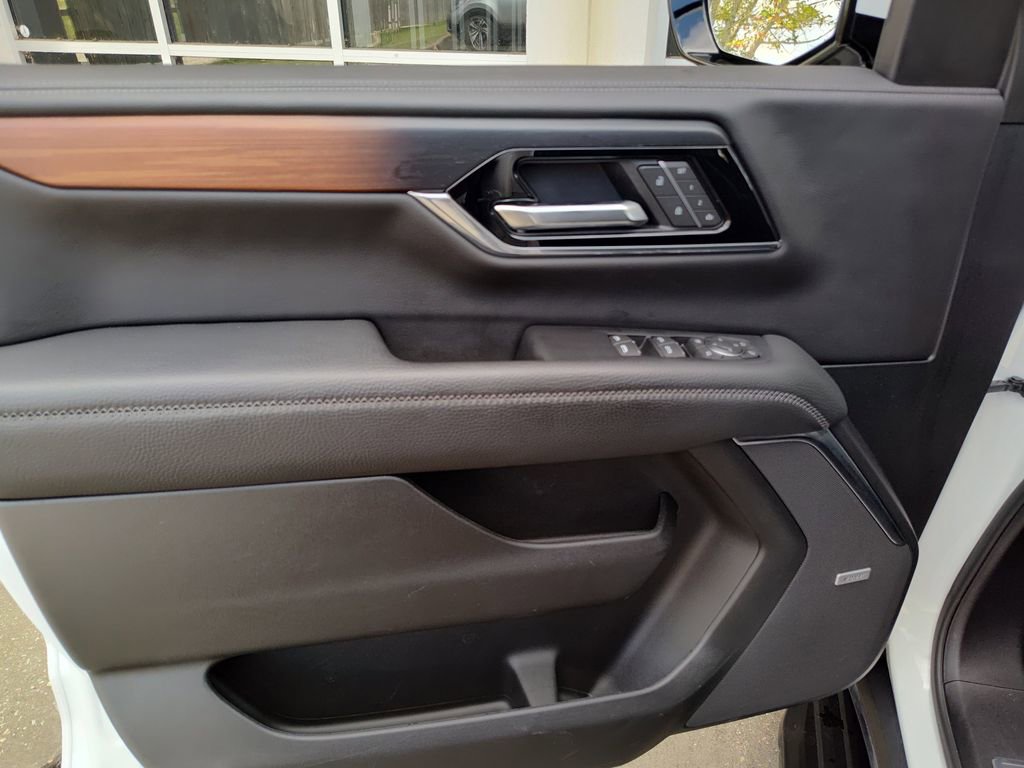 Used 2025 GMC Yukon Denali image 21