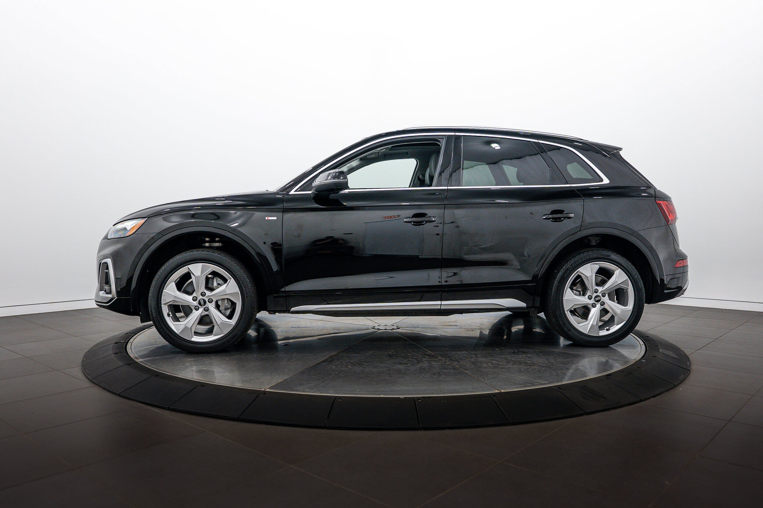 Certified 2022 Audi Q5 2.0T Premium Plus w/ Premium Plus Package AWD/4WD image 6