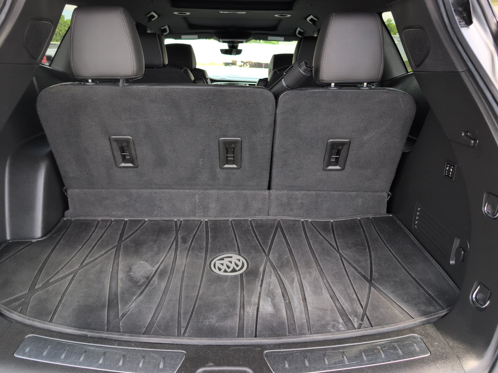 Used 2023 Buick Enclave Avenir w/ Trailering Package, 5000 lbs. FWD image 5