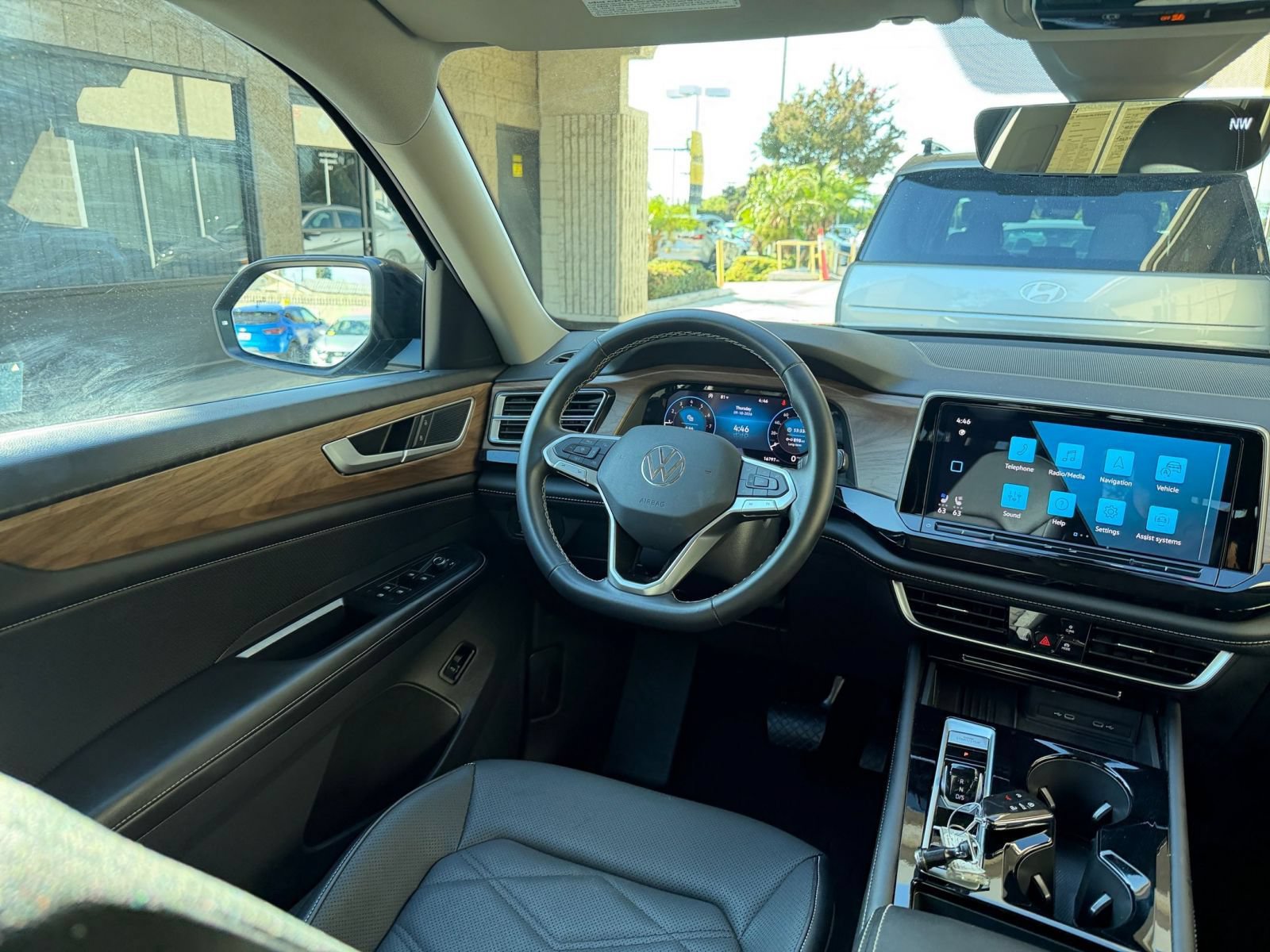 Used 2026 Volkswagen Atlas SE FWD image 36