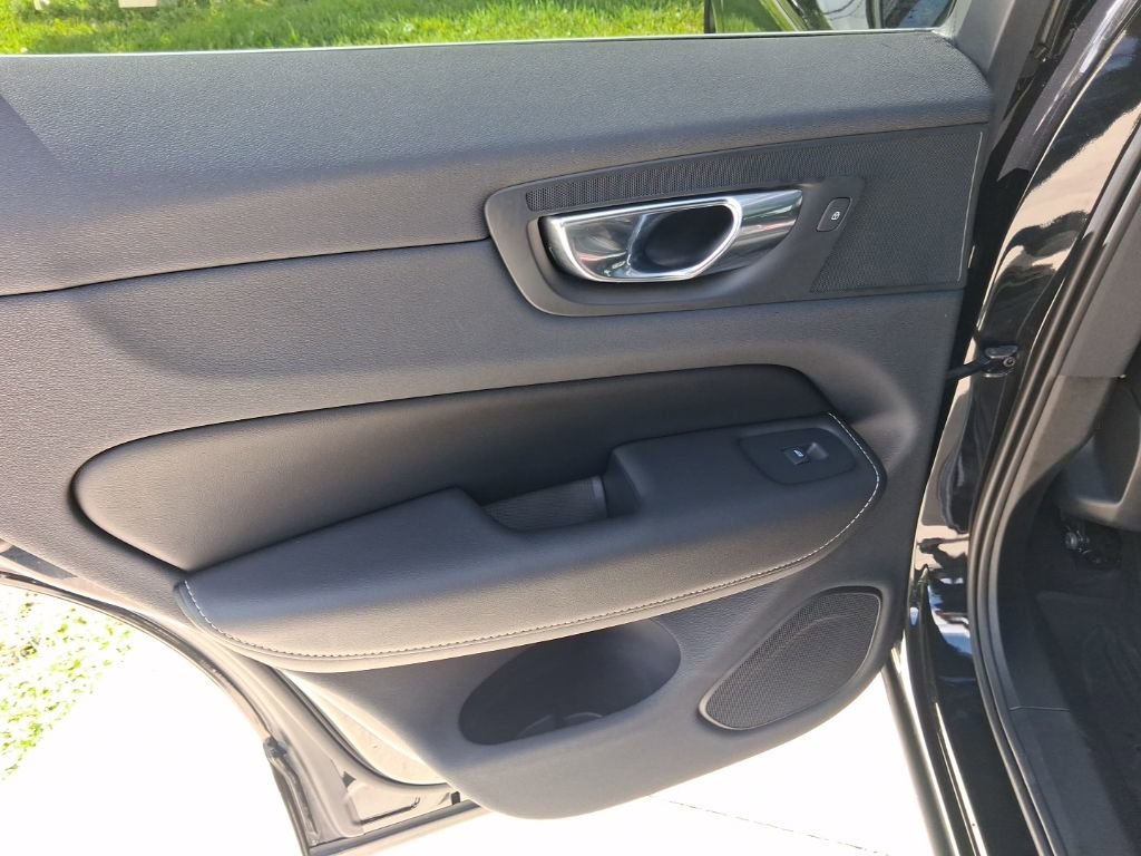 Used 2019 Volvo XC60 T5 R-Design w/ Protection Package Premier image 11