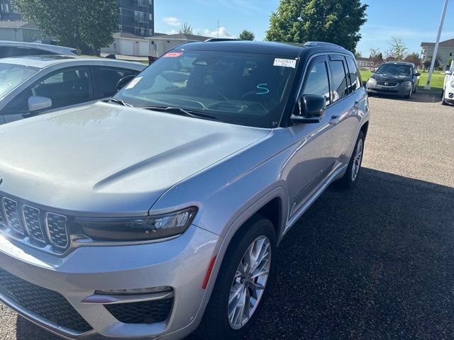 Used 2023 Jeep Grand Cherokee Summit w/ Adv Protech Group IV AWD/4WD image 2