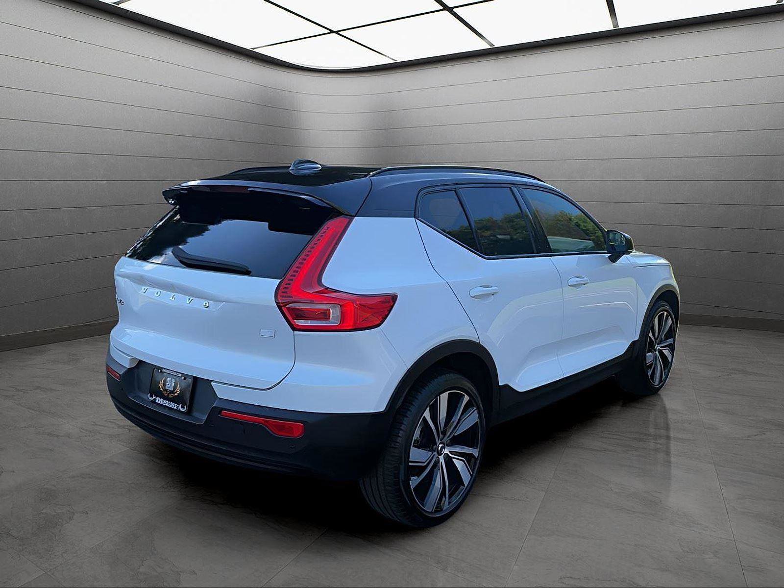 Used 2021 Volvo XC40 P8 Recharge w/ Advanced Package image 6