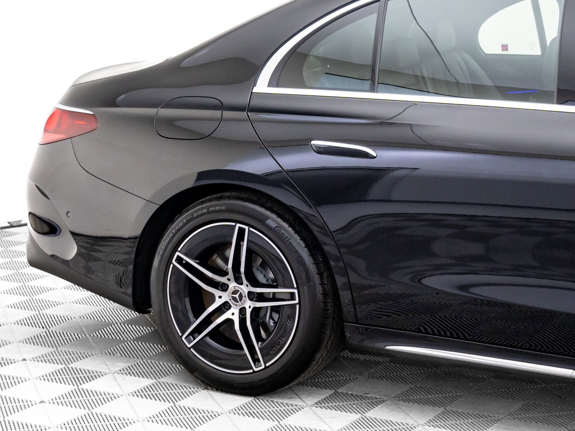 Used 2025 Mercedes-Benz E 450 4MATIC Sedan image 37