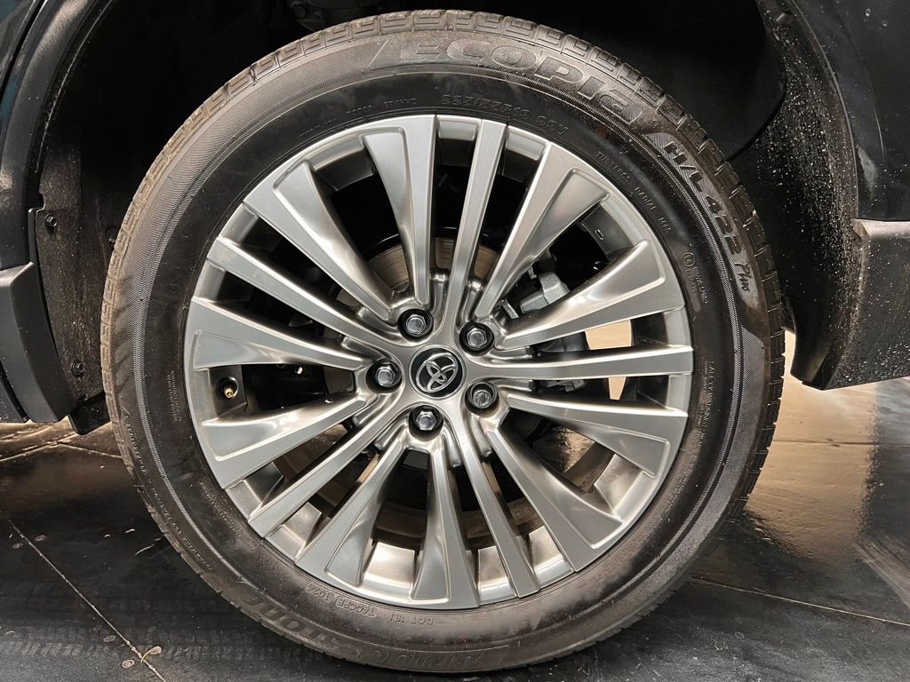 Used 2024 Toyota Venza XLE AWD/4WD image 26