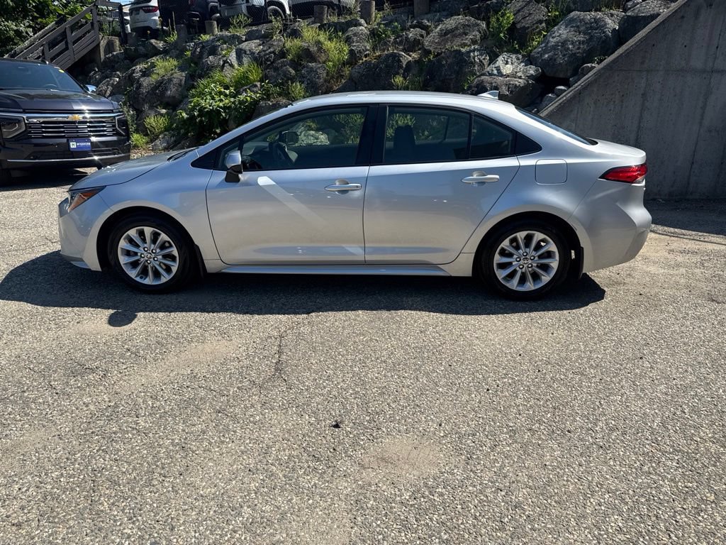 Used 2022 Toyota Corolla LE w/ LE Convenience Package FWD image 3