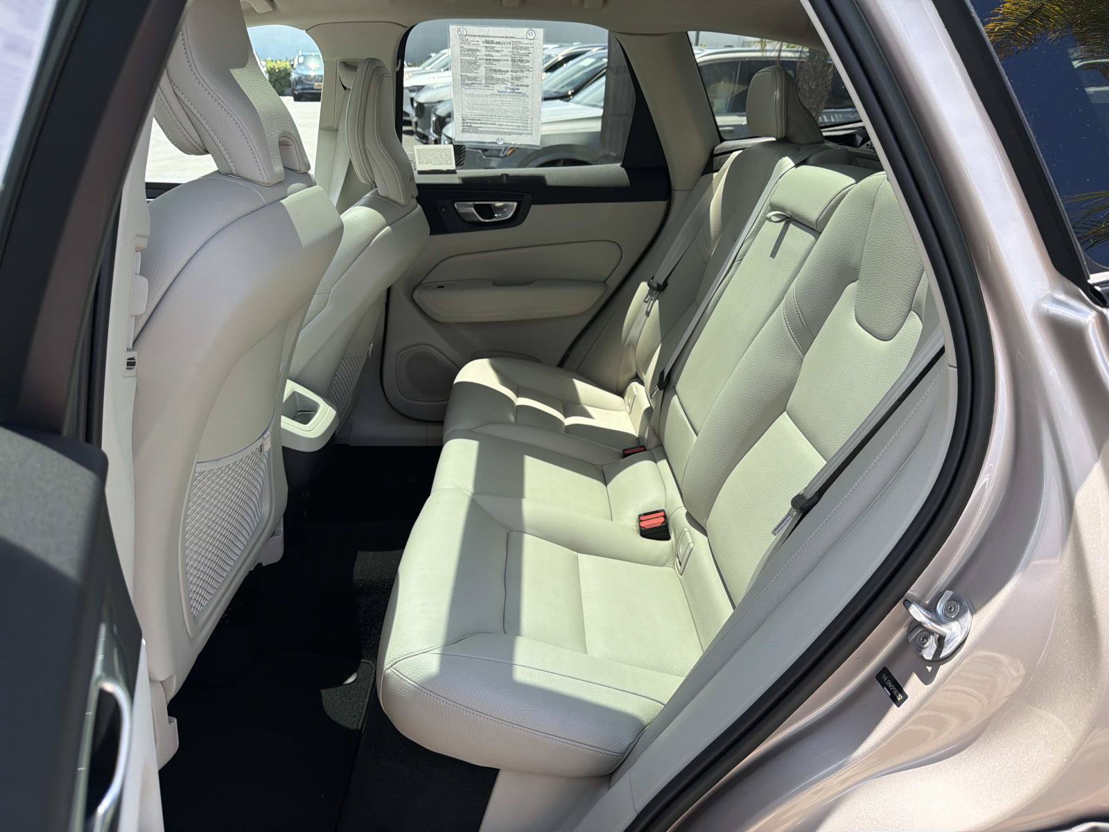 Certified 2023 Volvo XC60 B5 Plus w/ Climate Package AWD/4WD image 21