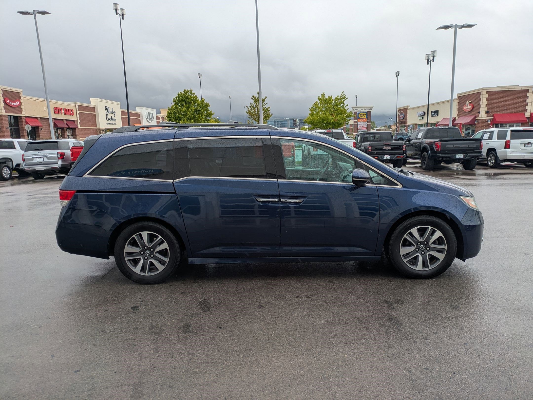 Used 2015 Honda Odyssey Touring image 2