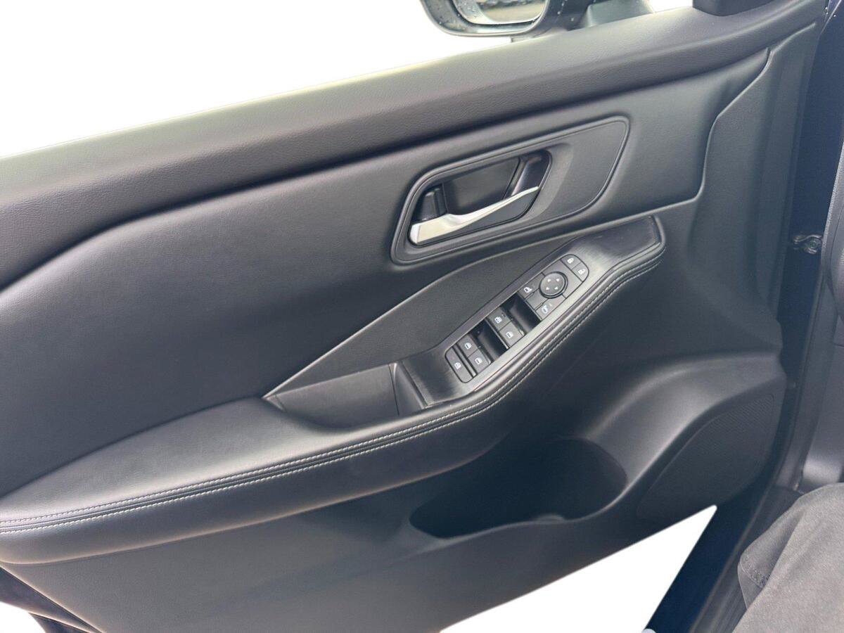 Certified 2025 Nissan Rogue SV AWD/4WD image 17