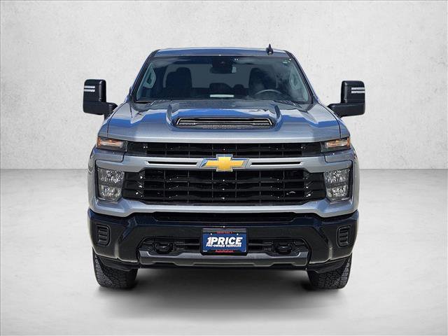 Used 2024 Chevrolet Silverado 2500 Custom w/ Custom Value Package image 2